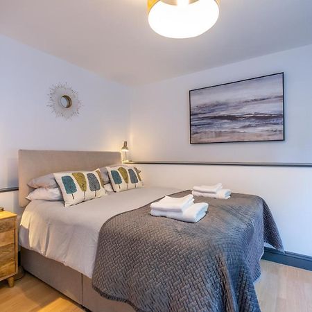 Modern Apt Near Gardens With Large Decking Area - Vivre Retreats بورنماوث المظهر الخارجي الصورة
