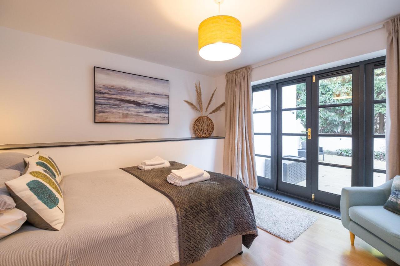 Modern Apt Near Gardens With Large Decking Area - Vivre Retreats بورنماوث المظهر الخارجي الصورة