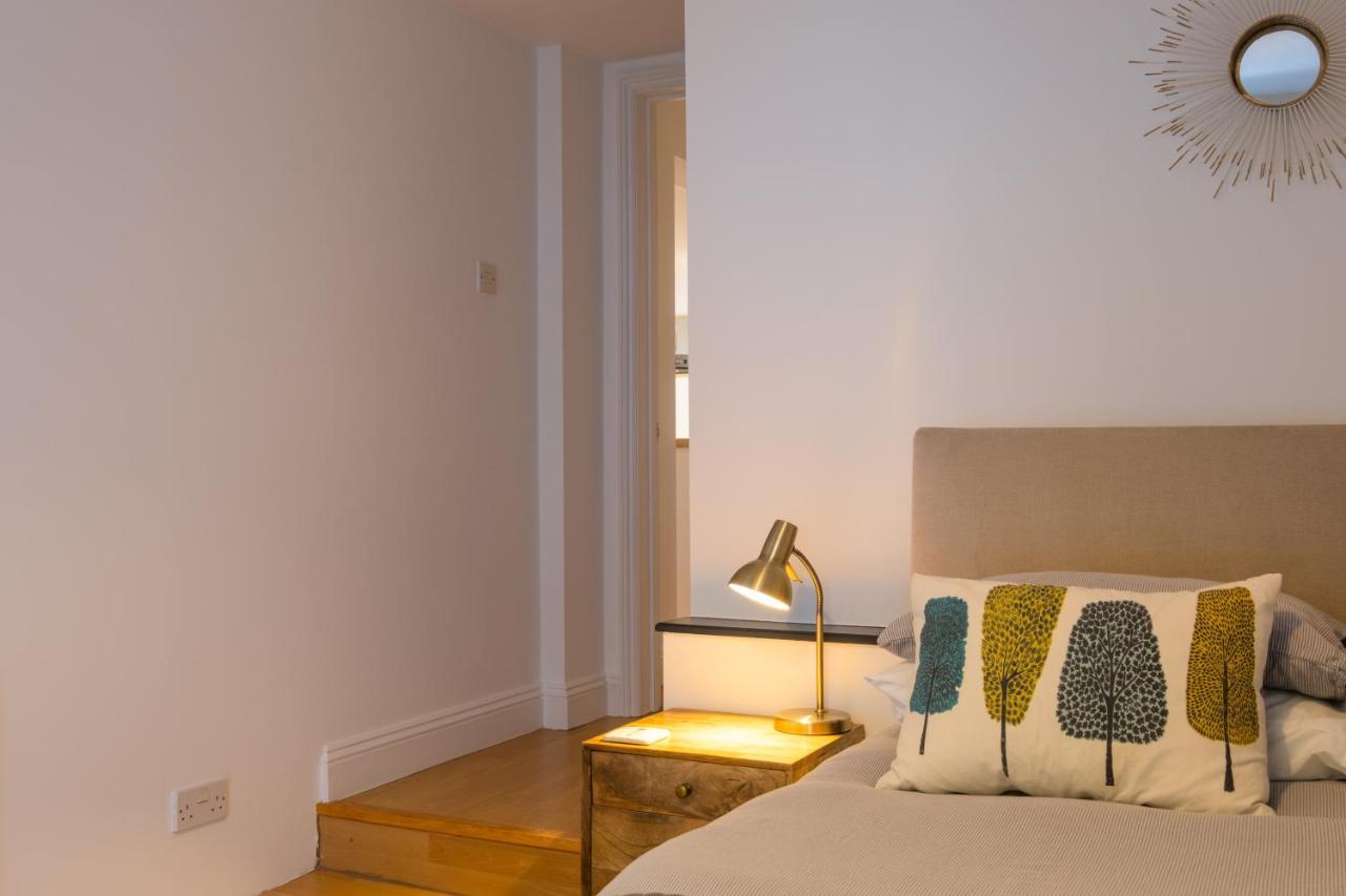 Modern Apt Near Gardens With Large Decking Area - Vivre Retreats بورنماوث المظهر الخارجي الصورة