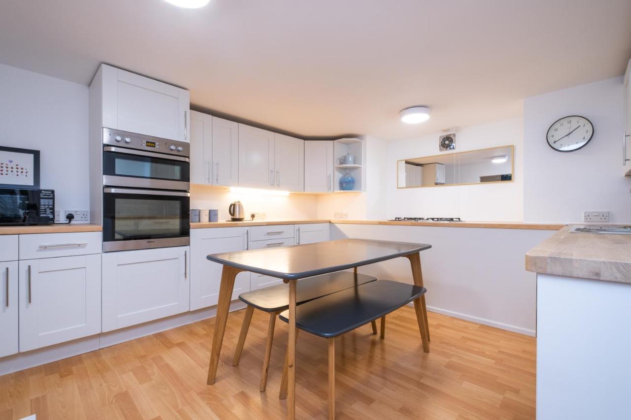 Modern Apt Near Gardens With Large Decking Area - Vivre Retreats بورنماوث المظهر الخارجي الصورة