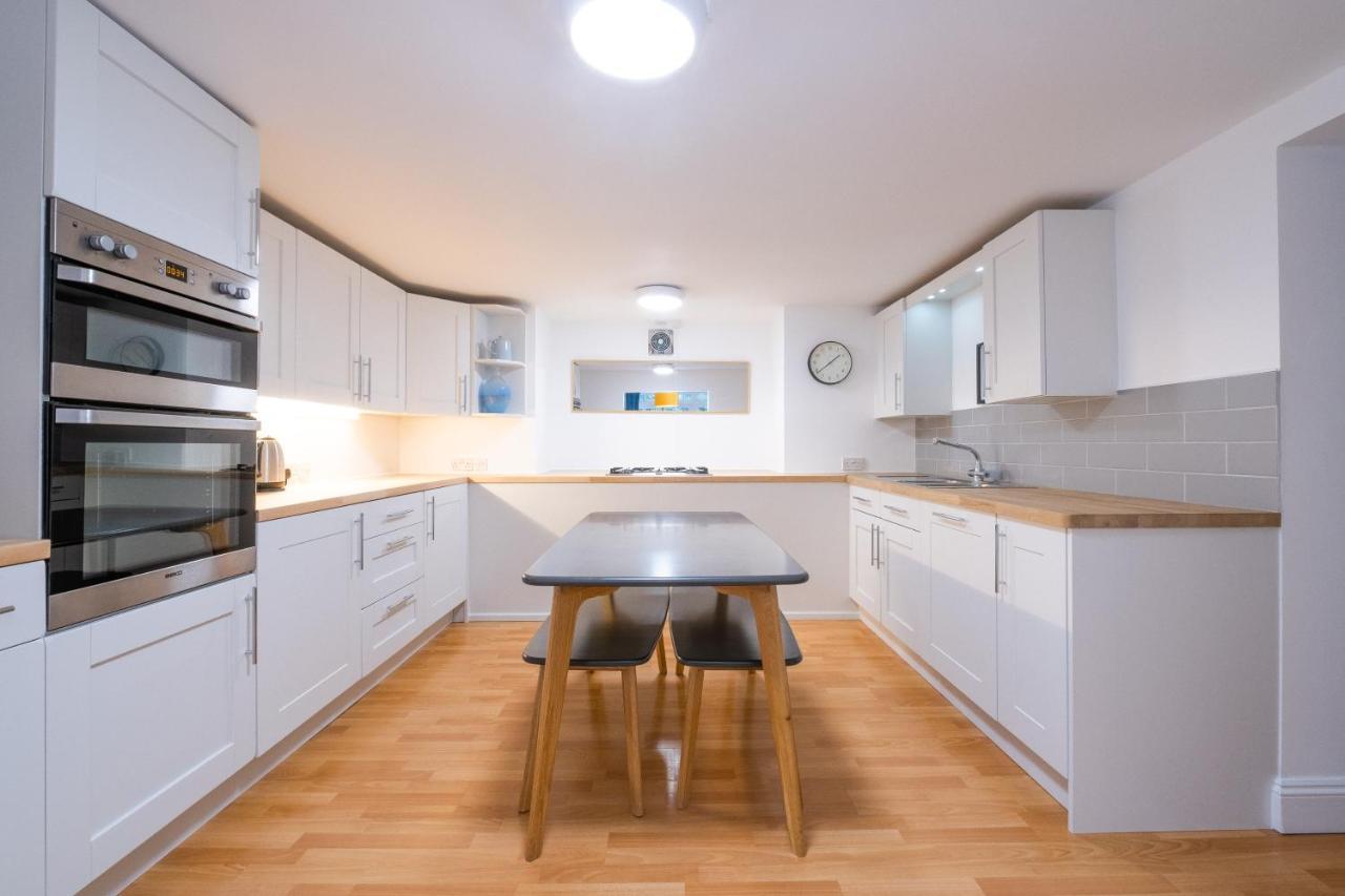 Modern Apt Near Gardens With Large Decking Area - Vivre Retreats بورنماوث المظهر الخارجي الصورة