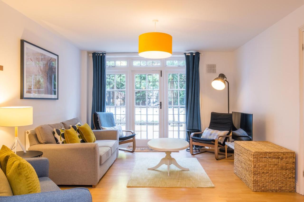 Modern Apt Near Gardens With Large Decking Area - Vivre Retreats بورنماوث المظهر الخارجي الصورة
