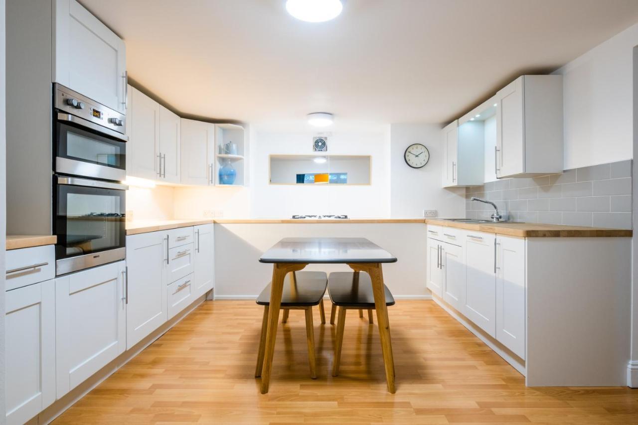 Modern Apt Near Gardens With Large Decking Area - Vivre Retreats بورنماوث المظهر الخارجي الصورة
